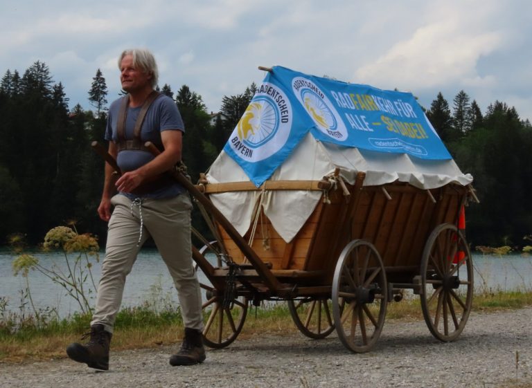 Wolfram Gäfgen legt sich zum Erhalt unserer Erde ins Zeug, wenn es um den Einsatz für Umwelt-, Tier- & Naturschutz oder Fuß- & Radwege geht.