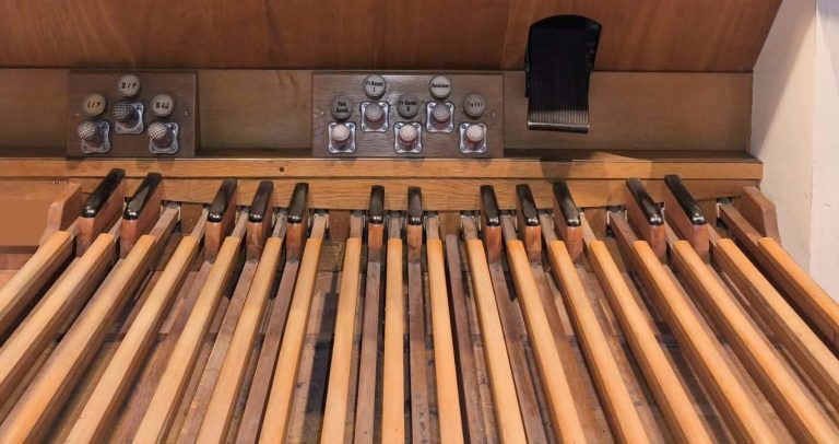 Orgelkonzert „Eine Wanderung auf Wegen & Pfaden mit besonderen Stufen & Tritten“; romantisch, impressionistisch & jazzig; ein Spielspaß mit den klanglichen Möglichkeiten einer Orgel, wie eine Märchenerzählung von Wolfram Gäfgen Orgelkonzert „Eine Wanderung auf Wegen & Pfaden mit besonderen Stufen & Tritten“, ein Spielspaß mit Klängen, wie eine Märchenerzählung
